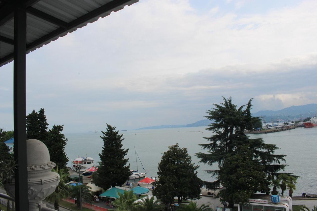 Boutique Hotel 32 Batumi Kültér fotó