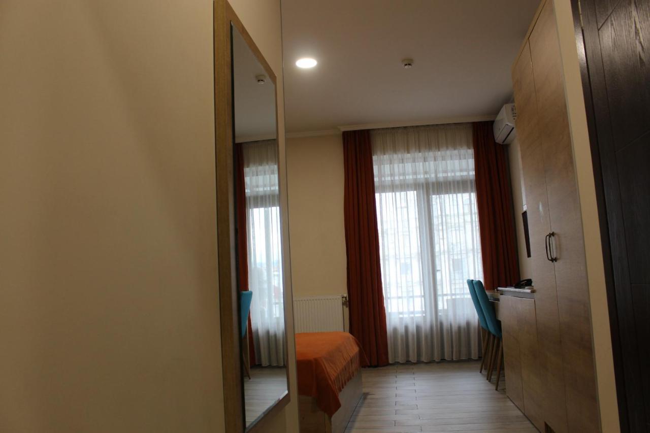 Boutique Hotel 32 Batumi Kültér fotó
