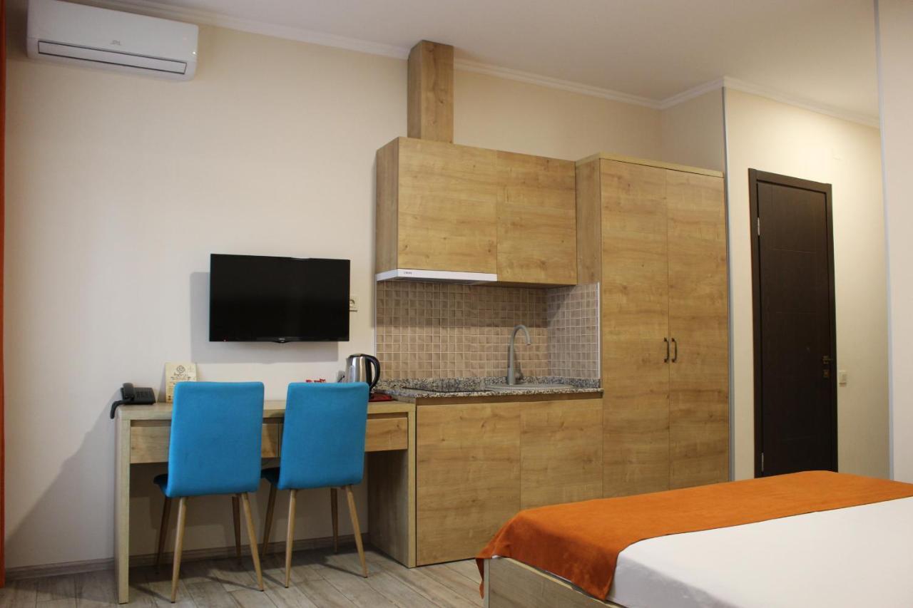 Boutique Hotel 32 Batumi Kültér fotó