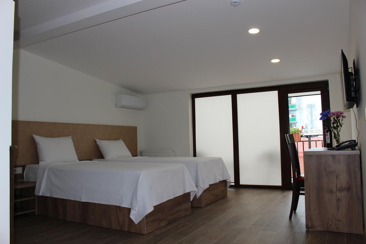 Boutique Hotel 32 Batumi Kültér fotó